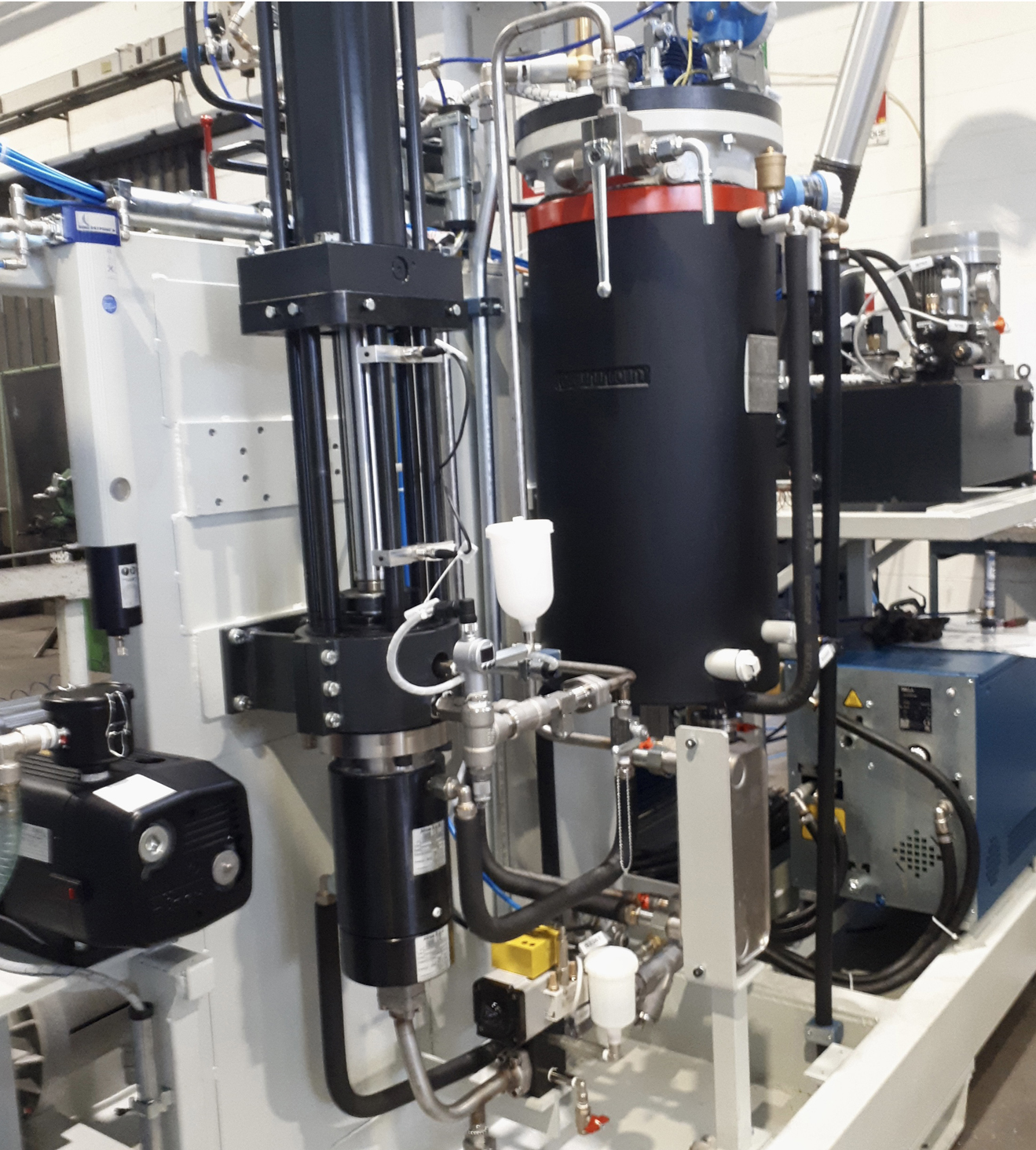 E-System-Epoxy-MM-macchineperpoliuretano-fotoCannon